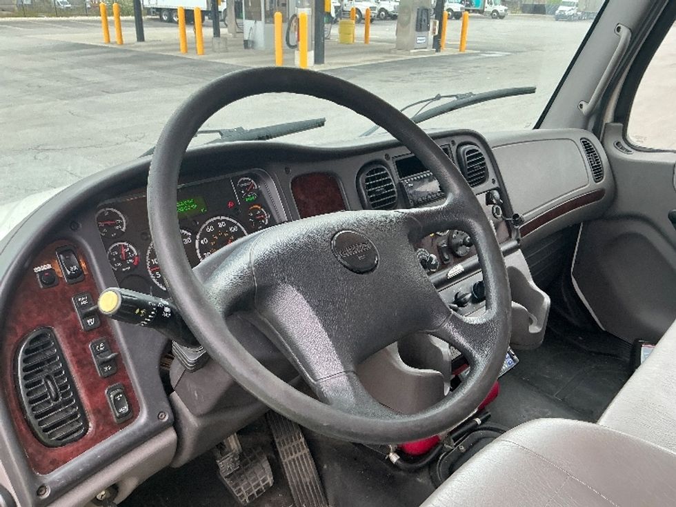 Refrigerated Truck-Light and Medium Duty Trucks-Freightliner-2020-M2-Stoney Creek-ON-256,391\n\t\tkm-$ 70,500 - Image 17