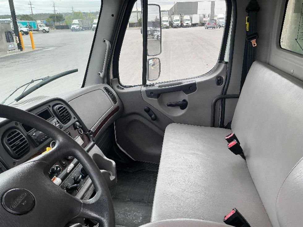 Refrigerated Truck-Light and Medium Duty Trucks-Freightliner-2020-M2-Stoney Creek-ON-256,391\n\t\tkm-$ 70,500 - Image 19