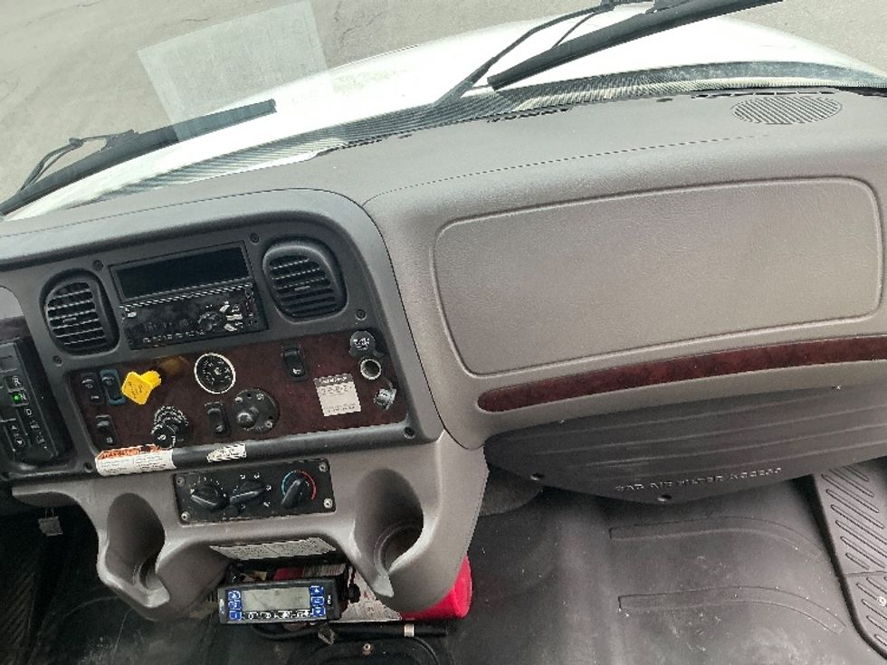 Refrigerated Truck-Light and Medium Duty Trucks-Freightliner-2020-M2-Stoney Creek-ON-256,391\n\t\tkm-$ 70,500 - Image 21