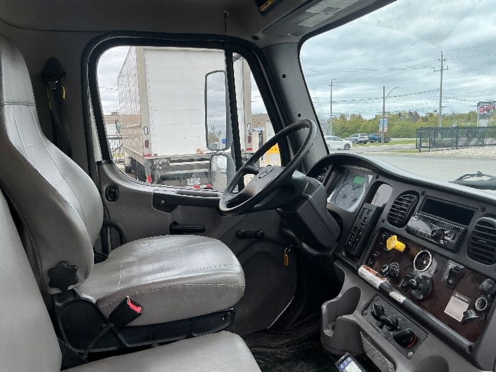 Refrigerated Truck-Light and Medium Duty Trucks-Freightliner-2020-M2-Stoney Creek-ON-256,391\n\t\tkm-$ 70,500 - Image 22