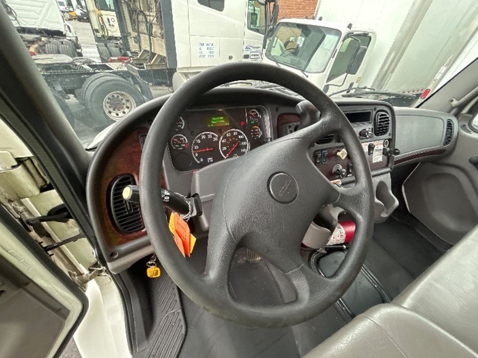 Refrigerated Truck-Light and Medium Duty Trucks-Freightliner-2020-M2-Stoney Creek-ON-257,790\n\t\tkm-$ 60,750 - Image 17