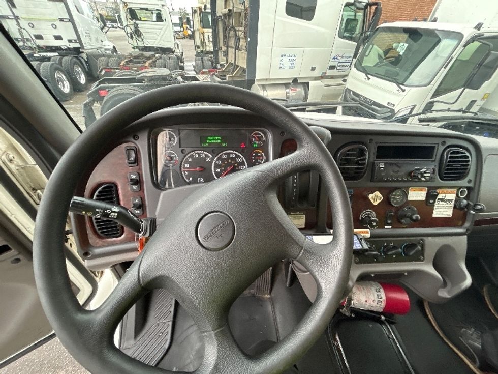 Refrigerated Truck-Light and Medium Duty Trucks-Freightliner-2020-M2-Stoney Creek-ON-257,790\n\t\tkm-$ 60,750 - Image 18