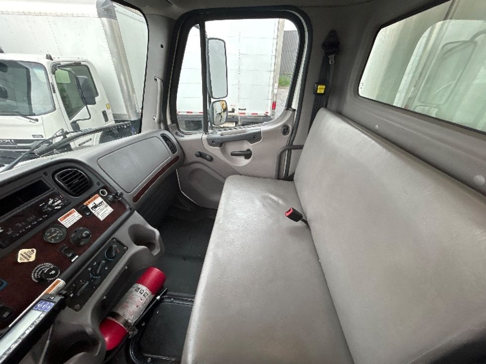 Refrigerated Truck-Light and Medium Duty Trucks-Freightliner-2020-M2-Stoney Creek-ON-257,790\n\t\tkm-$ 60,750 - Image 19