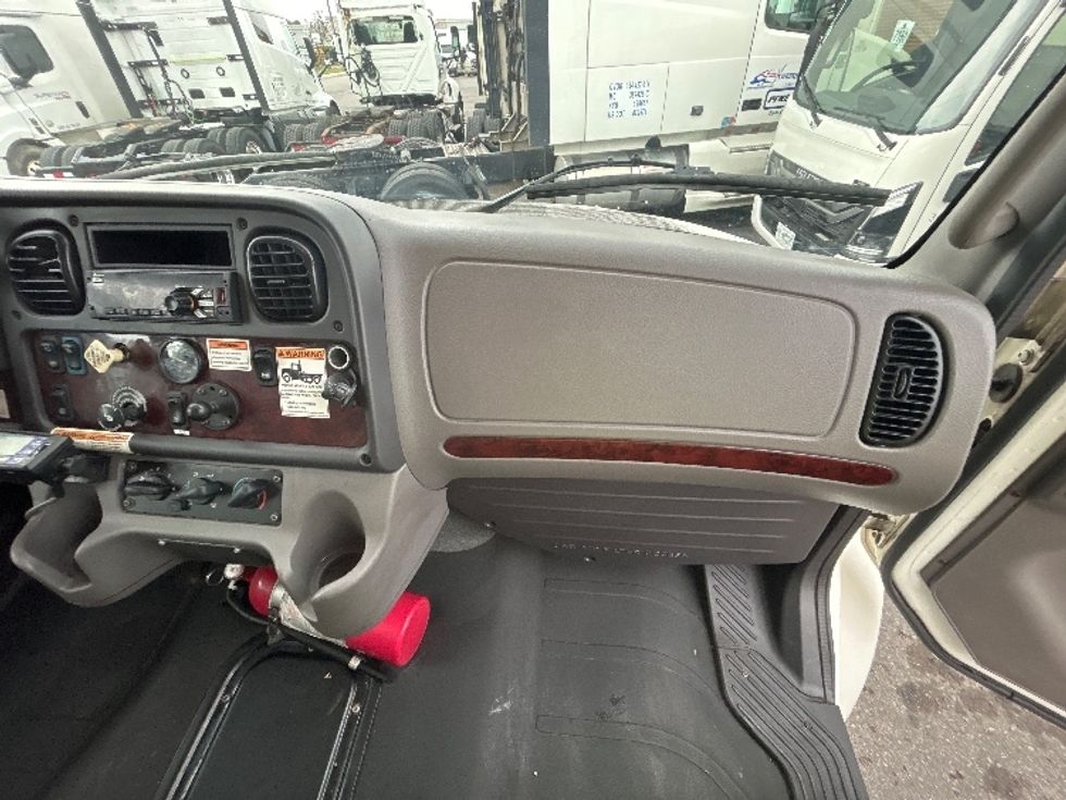Refrigerated Truck-Light and Medium Duty Trucks-Freightliner-2020-M2-Stoney Creek-ON-257,790\n\t\tkm-$ 60,750 - Image 21