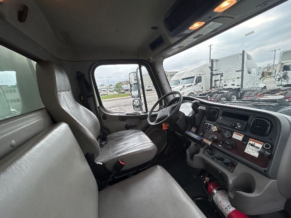 Refrigerated Truck-Light and Medium Duty Trucks-Freightliner-2020-M2-Stoney Creek-ON-257,790\n\t\tkm-$ 60,750 - Image 22
