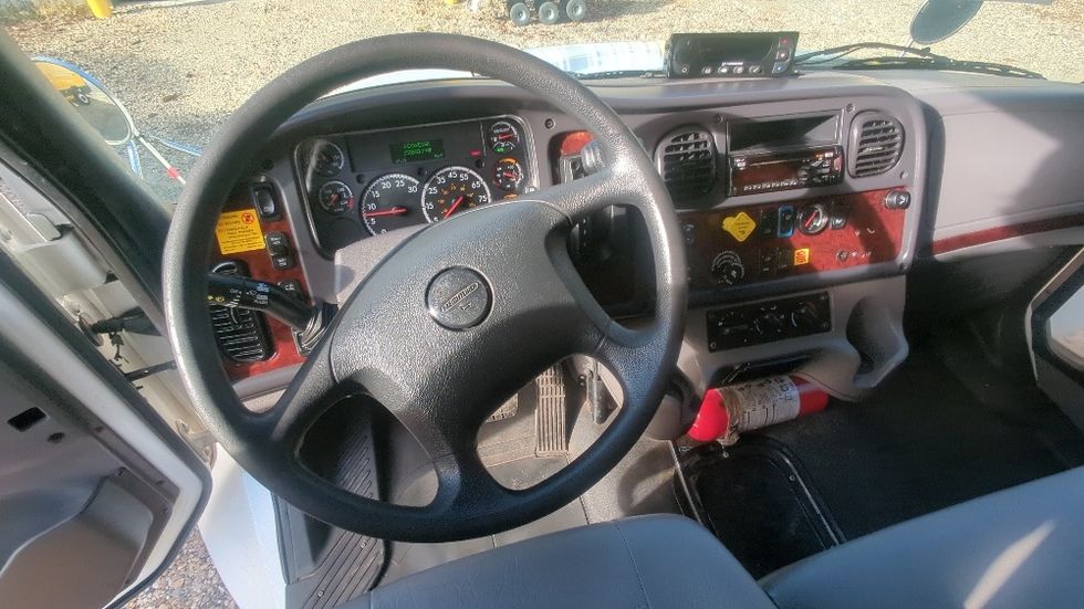 Refrigerated Truck-Light and Medium Duty Trucks-Freightliner-2020-M2-Suwanee-GA-250,650\n\t\tmiles-$ 41,750 - Image 18