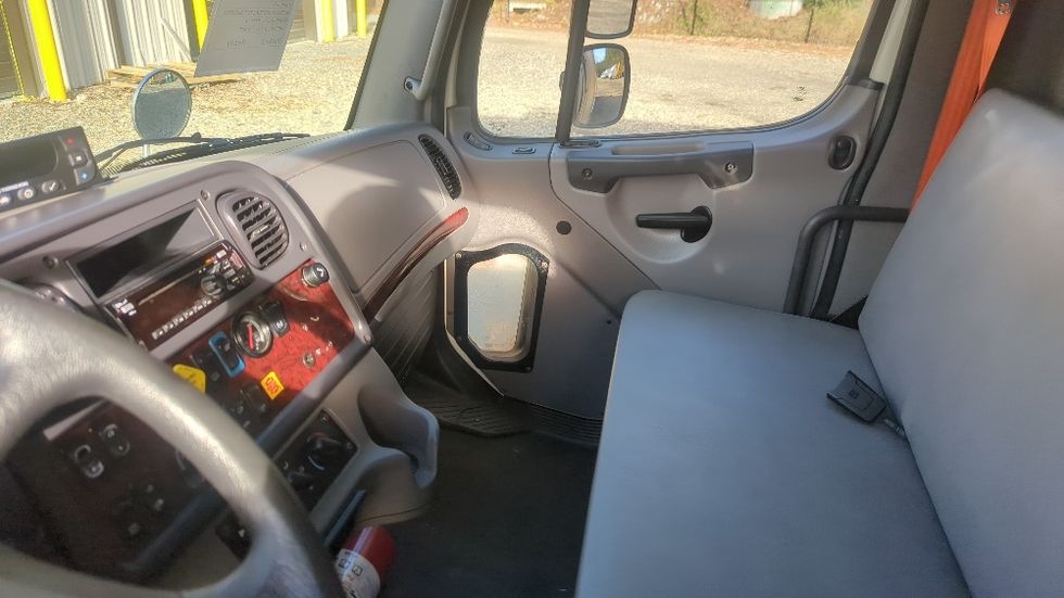 Refrigerated Truck-Light and Medium Duty Trucks-Freightliner-2020-M2-Suwanee-GA-250,650\n\t\tmiles-$ 41,750 - Image 19