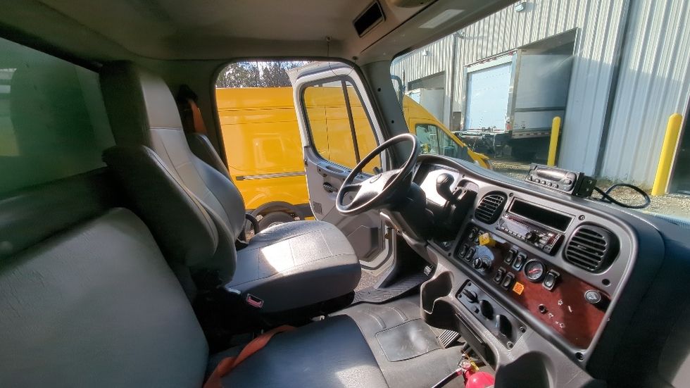 Refrigerated Truck-Light and Medium Duty Trucks-Freightliner-2020-M2-Suwanee-GA-250,650\n\t\tmiles-$ 41,750 - Image 22