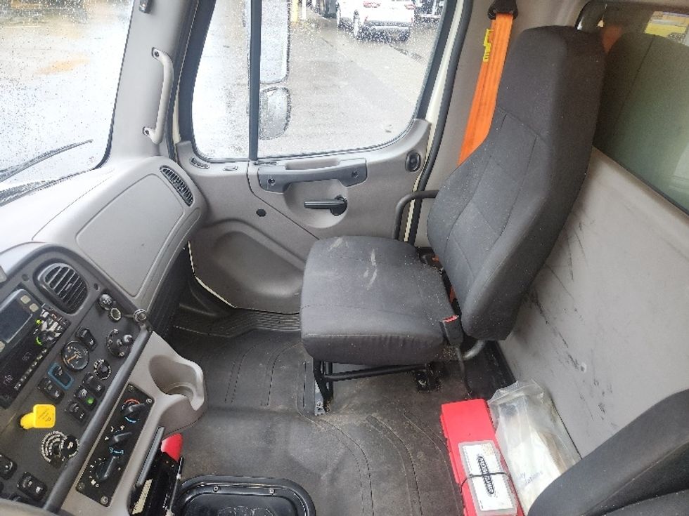 Refrigerated Truck-Light and Medium Duty Trucks-Freightliner-2020-M2-Tacoma-WA-398,202\n\t\tmiles-$ 22,250 - Image 19