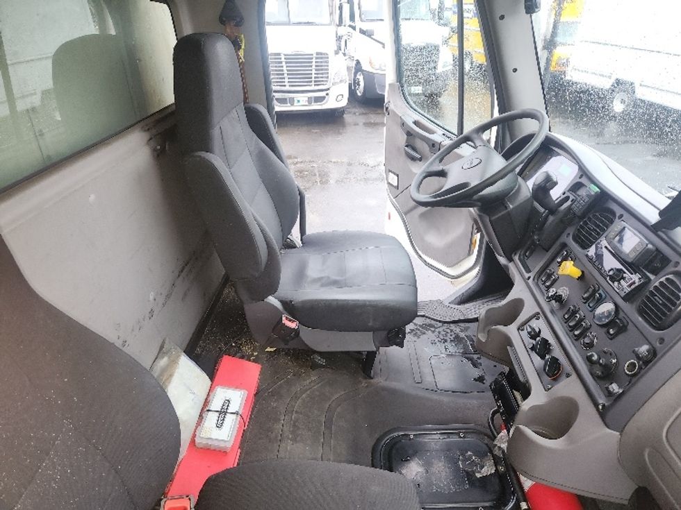 Refrigerated Truck-Light and Medium Duty Trucks-Freightliner-2020-M2-Tacoma-WA-398,202\n\t\tmiles-$ 22,250 - Image 22