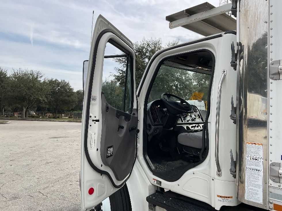 Refrigerated Truck-Light and Medium Duty Trucks-Freightliner-2020-M2-Tampa-FL-170,442\n\t\tmiles-$ 53,750 - Image 16