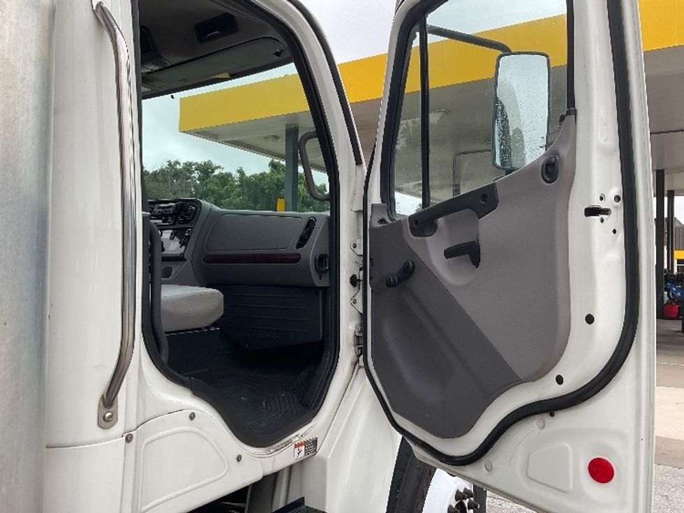 Refrigerated Truck-Light and Medium Duty Trucks-Freightliner-2020-M2-Tampa-FL-199,637\n\t\tmiles-$ 50,750 - Image 19