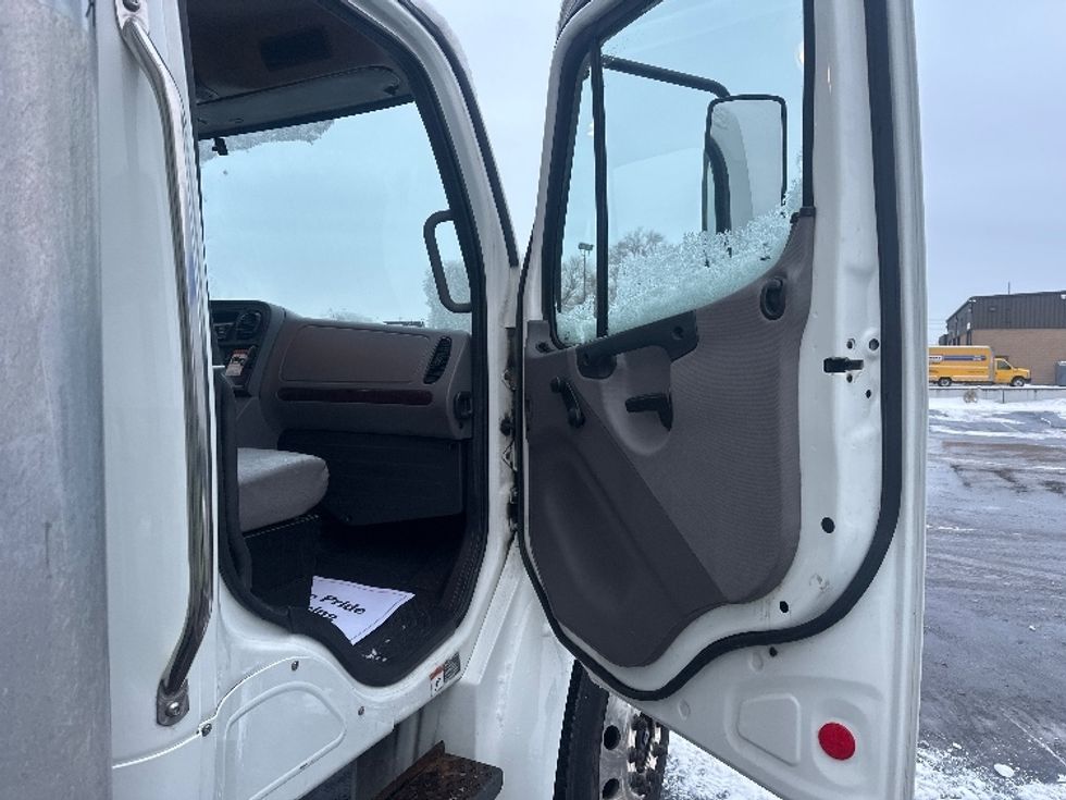 Refrigerated Truck-Light and Medium Duty Trucks-Freightliner-2020-M2-Toronto-ON-236,355\n\t\tkm-$ 82,250 - Image 20