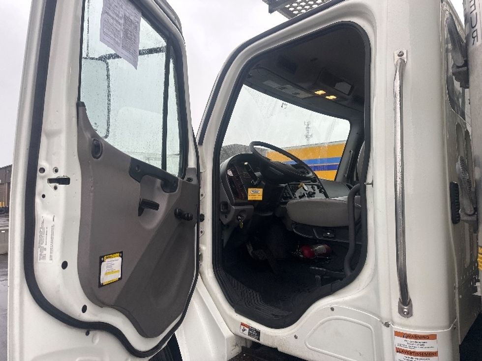 Refrigerated Truck-Light and Medium Duty Trucks-Freightliner-2020-M2-Toronto-ON-365,830\n\t\tkm-$ 59,750 - Image 16