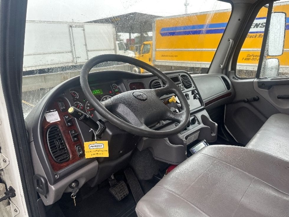 Refrigerated Truck-Light and Medium Duty Trucks-Freightliner-2020-M2-Toronto-ON-365,830\n\t\tkm-$ 59,750 - Image 17