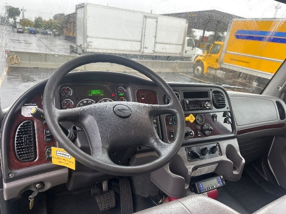 Refrigerated Truck-Light and Medium Duty Trucks-Freightliner-2020-M2-Toronto-ON-365,830\n\t\tkm-$ 59,750 - Image 18