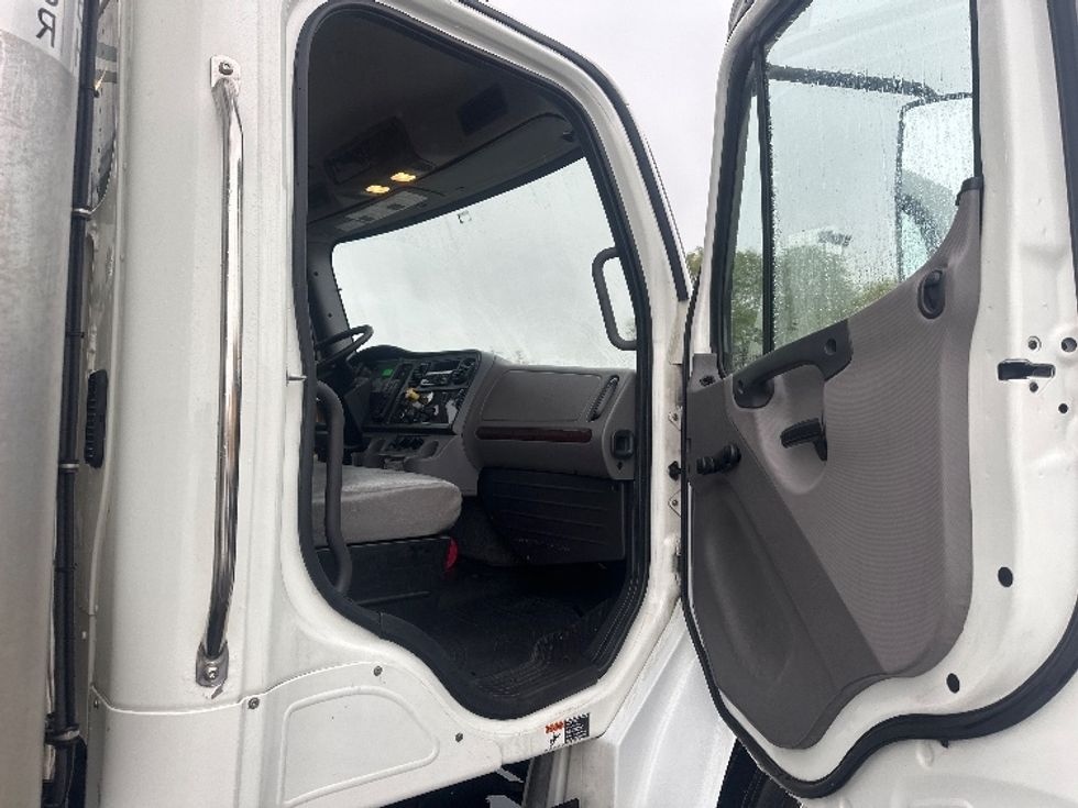 Refrigerated Truck-Light and Medium Duty Trucks-Freightliner-2020-M2-Toronto-ON-365,830\n\t\tkm-$ 59,750 - Image 20