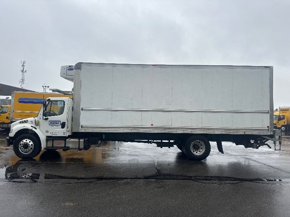 Refrigerated Truck-Light and Medium Duty Trucks-Freightliner-2020-M2-Toronto-ON-365,830\n\t\tkm-$ 59,750 - Image 4