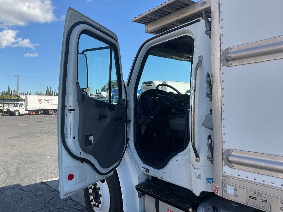 Refrigerated Truck-Light and Medium Duty Trucks-Freightliner-2020-M2-Torrance-CA-140,352\n\t\tmiles-$ 64,500 - Image 16