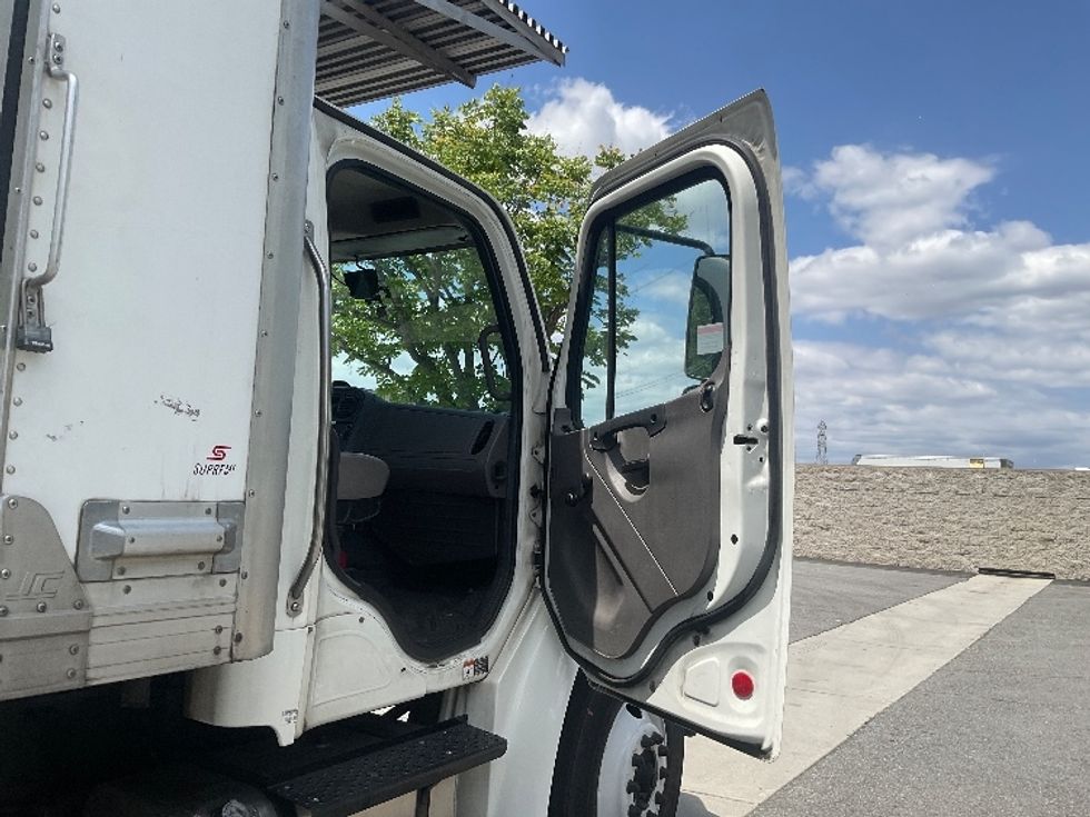 Refrigerated Truck-Light and Medium Duty Trucks-Freightliner-2020-M2-Torrance-CA-209,230\n\t\tmiles-$ 46,750 - Image 20