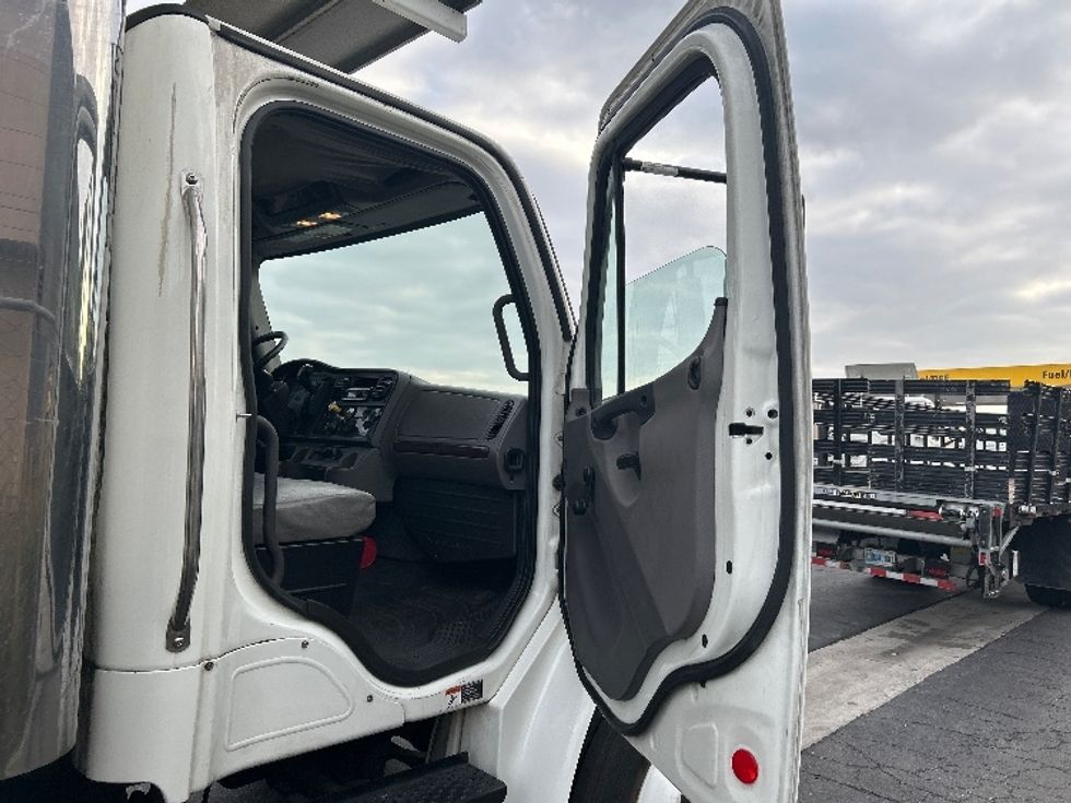 Refrigerated Truck-Light and Medium Duty Trucks-Freightliner-2020-M2-Torrance-CA-238,367\n\t\tmiles-$ 58,500 - Image 20
