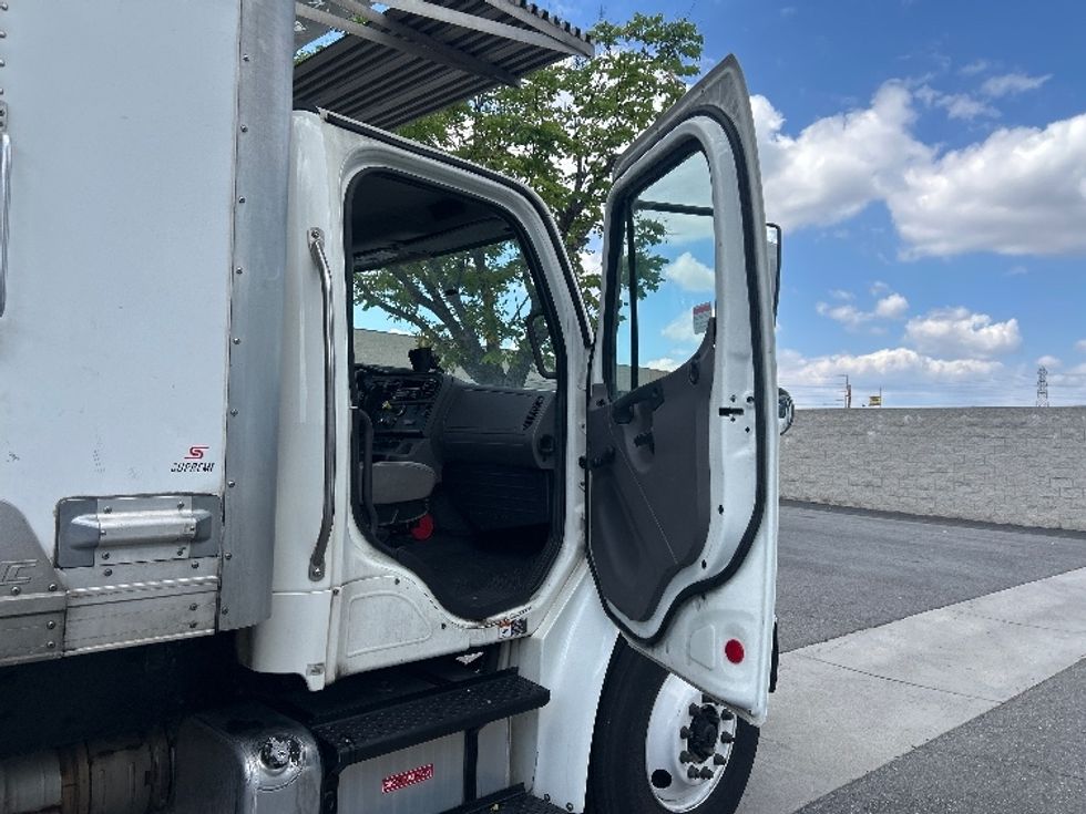 Refrigerated Truck-Light and Medium Duty Trucks-Freightliner-2020-M2-Torrance-CA-249,717\n\t\tmiles-$ 40,250 - Image 20