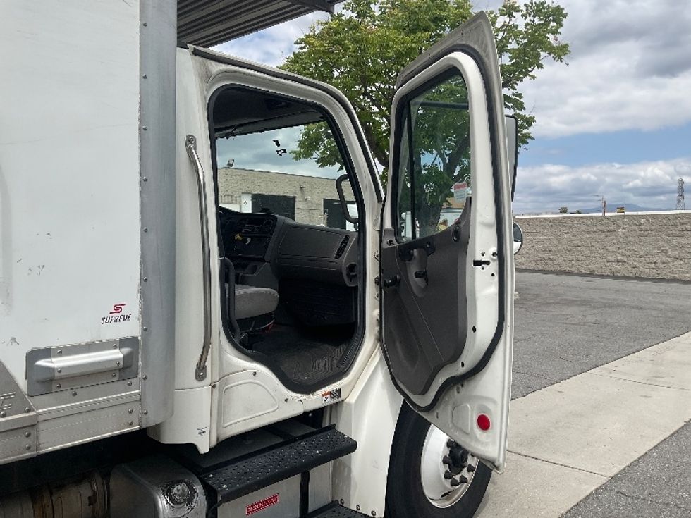 Refrigerated Truck-Light and Medium Duty Trucks-Freightliner-2020-M2-Torrance-CA-260,562\n\t\tmiles-$ 39,250 - Image 17