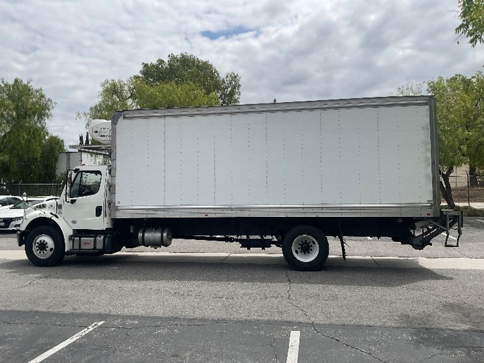 Refrigerated Truck-Light and Medium Duty Trucks-Freightliner-2020-M2-Torrance-CA-260,562\n\t\tmiles-$ 39,250 - Image 4