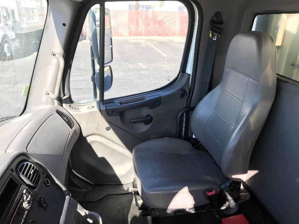 Refrigerated Truck-Light and Medium Duty Trucks-Freightliner-2020-M2-Torrance-CA-282,729\n\t\tmiles-$ 36,000 - Image 18