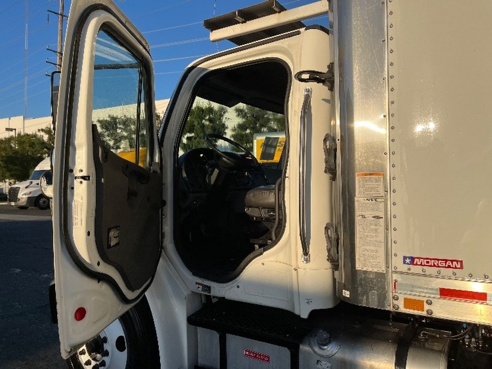 Refrigerated Truck-Light and Medium Duty Trucks-Freightliner-2020-M2-Torrance-CA-315,592\n\t\tmiles-$ 29,500 - Image 15