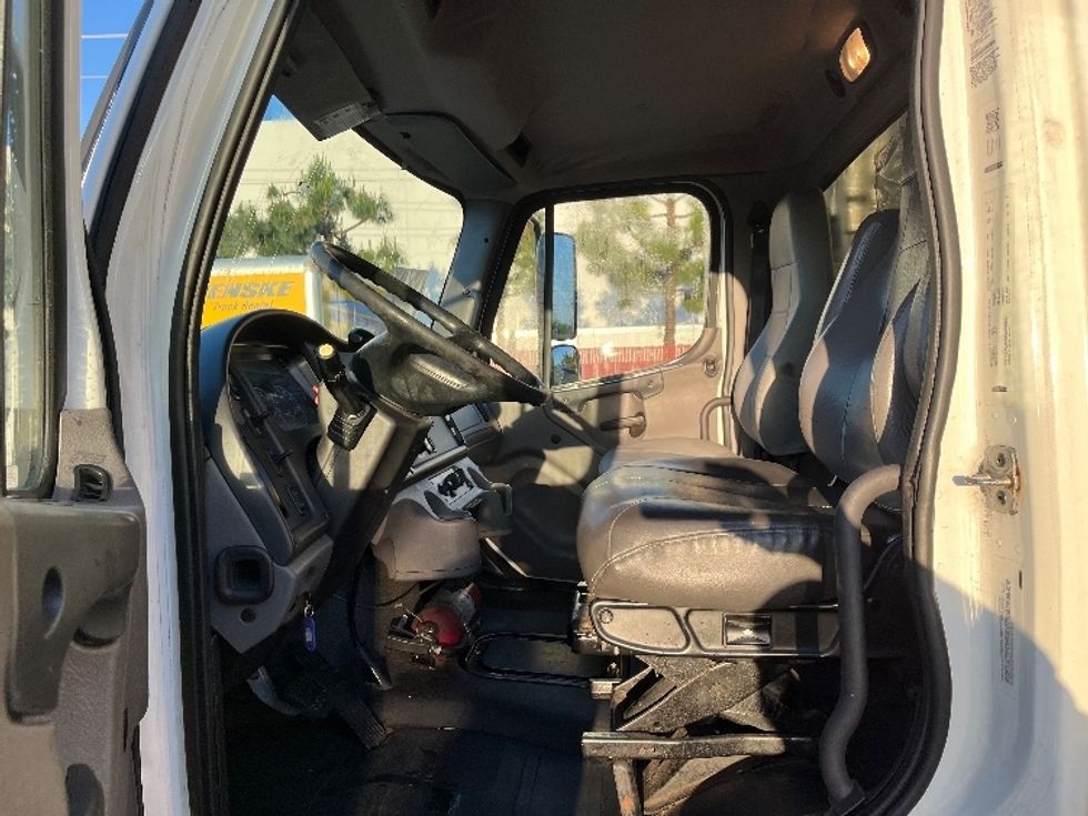 Refrigerated Truck-Light and Medium Duty Trucks-Freightliner-2020-M2-Torrance-CA-315,592\n\t\tmiles-$ 29,500 - Image 16