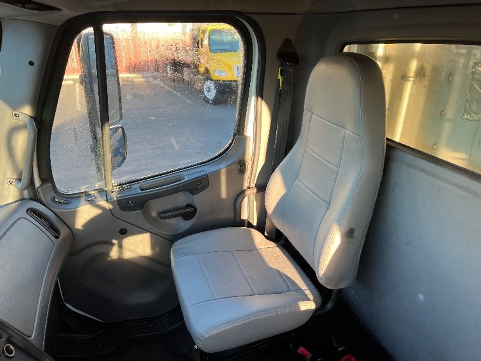 Refrigerated Truck-Light and Medium Duty Trucks-Freightliner-2020-M2-Torrance-CA-315,592\n\t\tmiles-$ 29,500 - Image 18