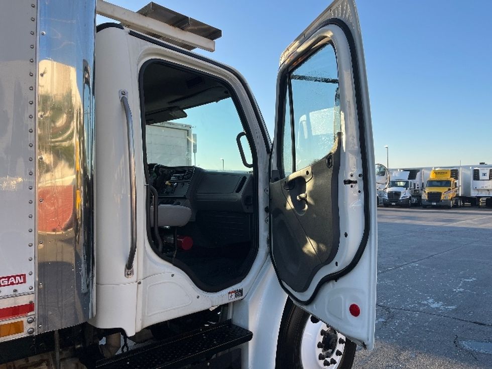 Refrigerated Truck-Light and Medium Duty Trucks-Freightliner-2020-M2-Torrance-CA-315,592\n\t\tmiles-$ 29,500 - Image 19