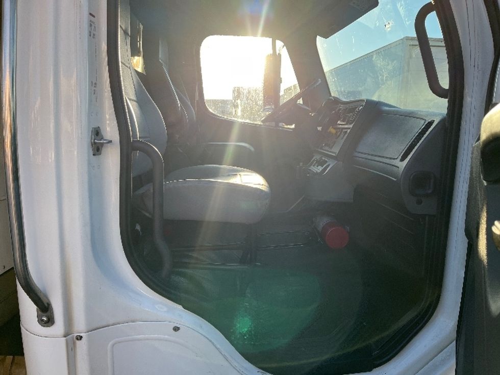Refrigerated Truck-Light and Medium Duty Trucks-Freightliner-2020-M2-Torrance-CA-315,592\n\t\tmiles-$ 29,500 - Image 21