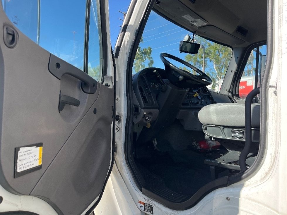 Refrigerated Truck-Light and Medium Duty Trucks-Freightliner-2020-M2-Torrance-CA-68,279\n\t\tmiles-$ 61,500 - Image 15