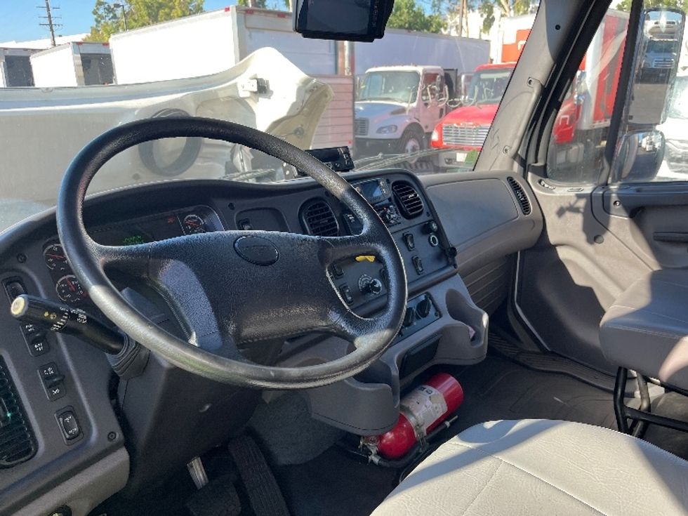 Refrigerated Truck-Light and Medium Duty Trucks-Freightliner-2020-M2-Torrance-CA-68,279\n\t\tmiles-$ 61,500 - Image 16