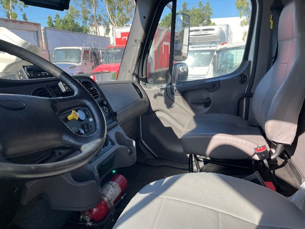 Refrigerated Truck-Light and Medium Duty Trucks-Freightliner-2020-M2-Torrance-CA-68,279\n\t\tmiles-$ 61,500 - Image 18