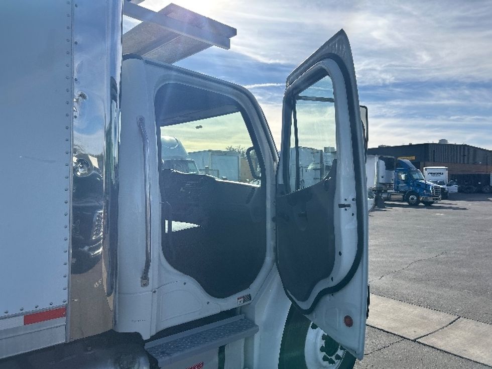 Refrigerated Truck-Light and Medium Duty Trucks-Freightliner-2020-M2-Tucson-AZ-191,599\n\t\tmiles-$ 61,000 - Image 20