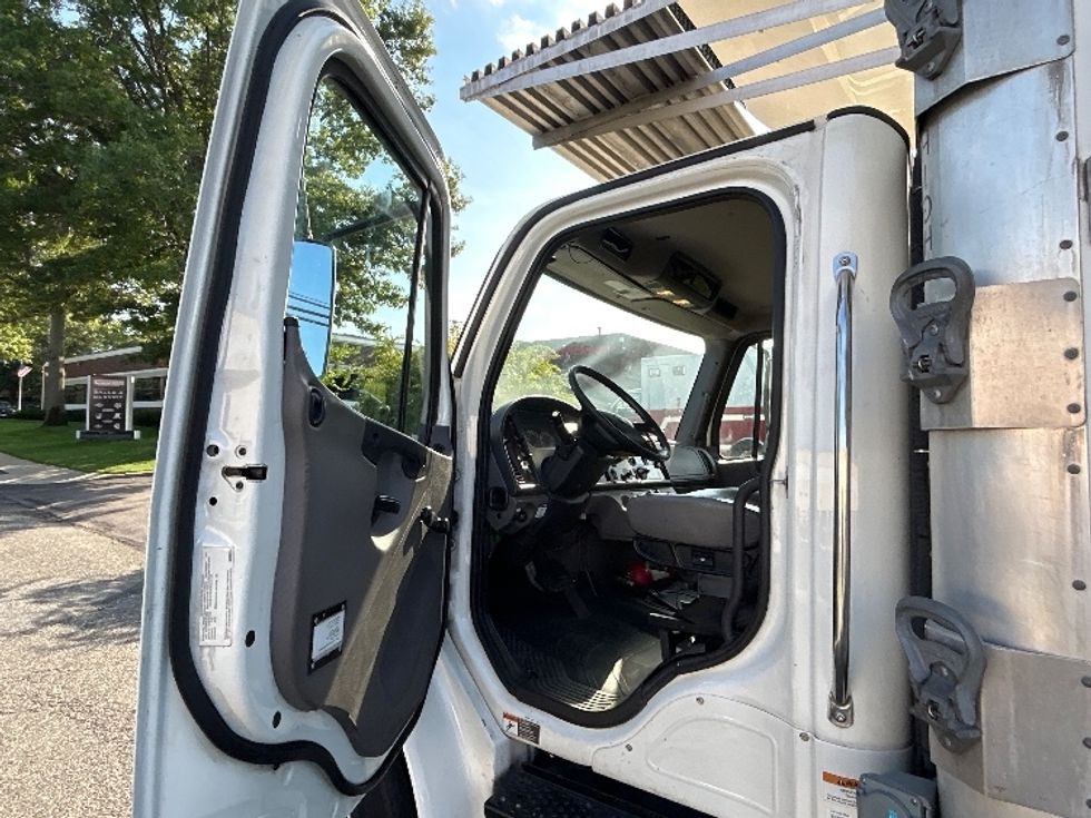 Refrigerated Truck-Light and Medium Duty Trucks-Freightliner-2020-M2-West Babylon-NY-176,161\n\t\tmiles-$ 53,500 - Image 16