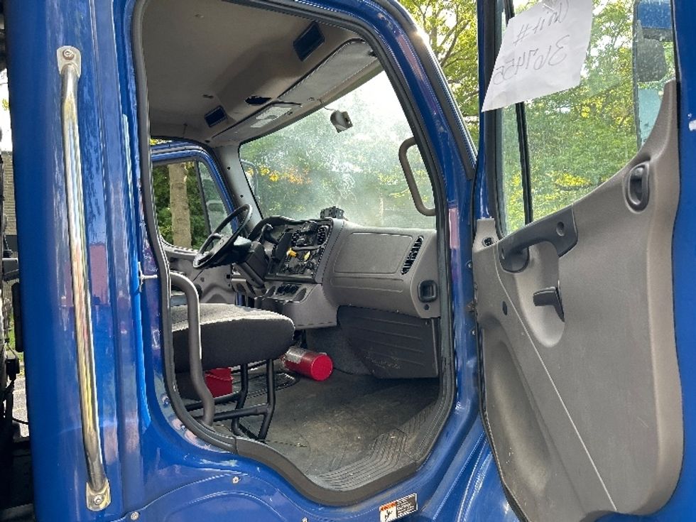 Refrigerated Truck-Light and Medium Duty Trucks-Freightliner-2020-M2-West Babylon-NY-186,580\n\t\tmiles-$ 46,500 - Image 20