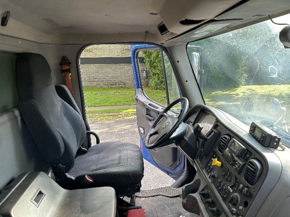 Refrigerated Truck-Light and Medium Duty Trucks-Freightliner-2020-M2-West Babylon-NY-186,580\n\t\tmiles-$ 46,500 - Image 22