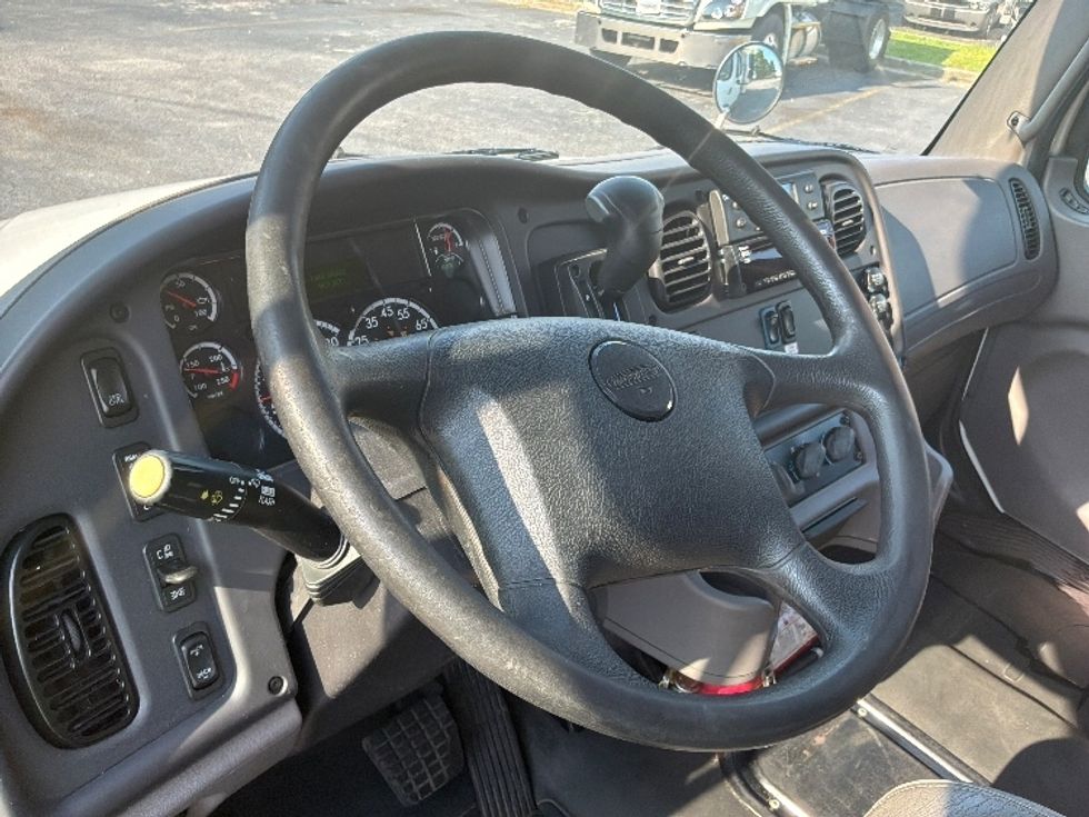 Refrigerated Truck-Light and Medium Duty Trucks-Freightliner-2020-M2-West Columbia-SC-277,424\n\t\tmiles-$ 33,000 - Image 15