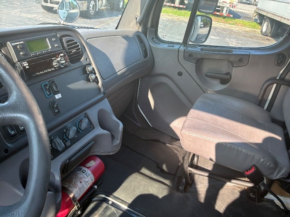 Refrigerated Truck-Light and Medium Duty Trucks-Freightliner-2020-M2-West Columbia-SC-277,424\n\t\tmiles-$ 33,000 - Image 17