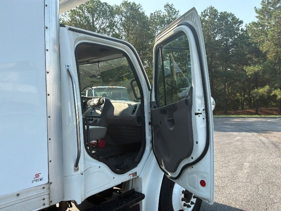 Refrigerated Truck-Light and Medium Duty Trucks-Freightliner-2020-M2-West Columbia-SC-277,424\n\t\tmiles-$ 33,000 - Image 18