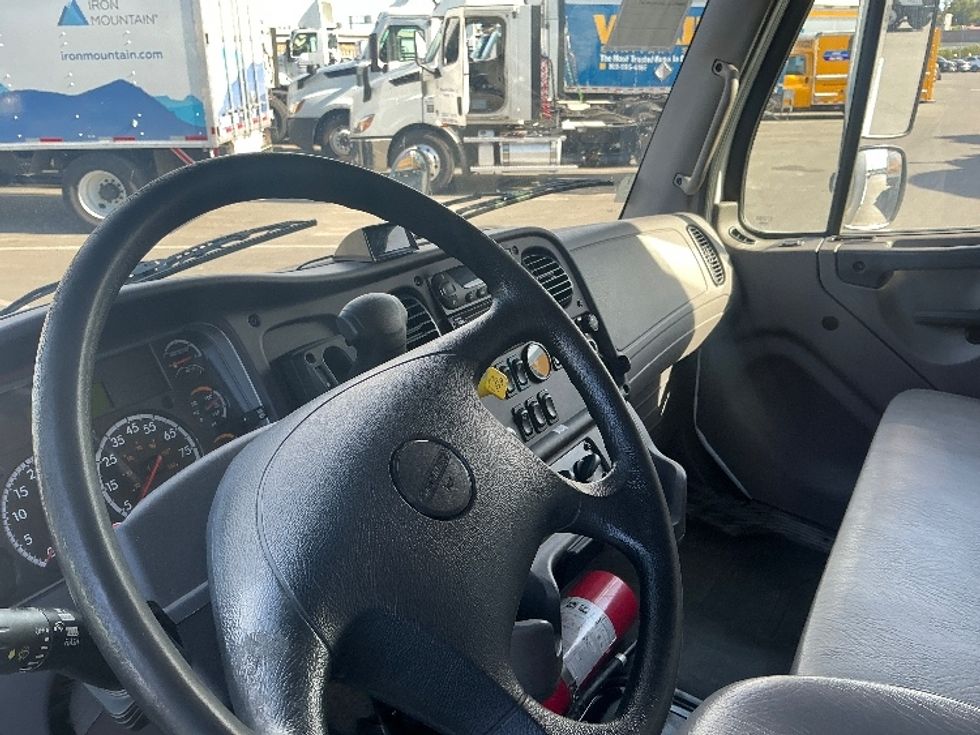 Refrigerated Truck-Light and Medium Duty Trucks-Freightliner-2020-M2-West Sacramento-CA-123,722\n\t\tmiles-$ 55,000 - Image 16