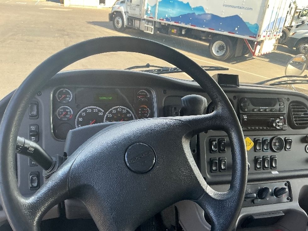 Refrigerated Truck-Light and Medium Duty Trucks-Freightliner-2020-M2-West Sacramento-CA-123,722\n\t\tmiles-$ 55,000 - Image 17