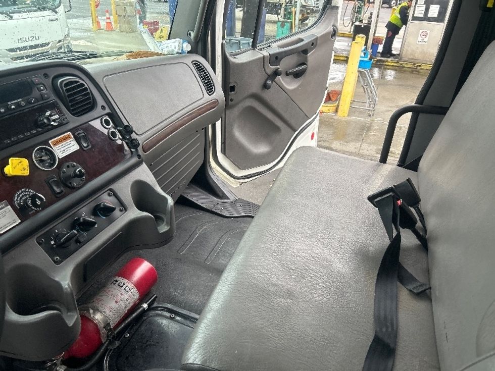 Refrigerated Truck-Light and Medium Duty Trucks-Freightliner-2020-M2-West Sacramento-CA-150,902\n\t\tmiles-$ 62,750 - Image 18