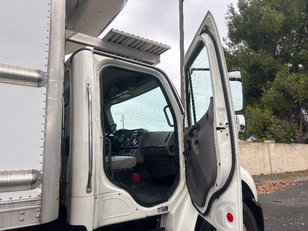 Refrigerated Truck-Light and Medium Duty Trucks-Freightliner-2020-M2-West Sacramento-CA-150,902\n\t\tmiles-$ 62,750 - Image 19