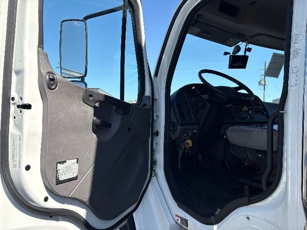 Refrigerated Truck-Light and Medium Duty Trucks-Freightliner-2020-M2-West Sacramento-CA-173,236\n\t\tmiles-$ 55,500 - Image 15