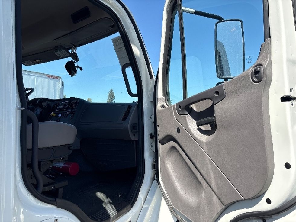 Refrigerated Truck-Light and Medium Duty Trucks-Freightliner-2020-M2-West Sacramento-CA-173,236\n\t\tmiles-$ 55,500 - Image 19